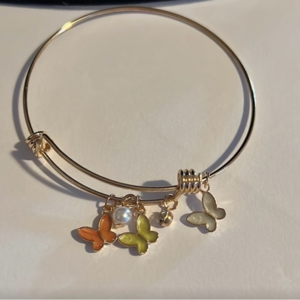 💛Butterfly bangle charm bracelet NWT beautiful - Picture 2 of 4